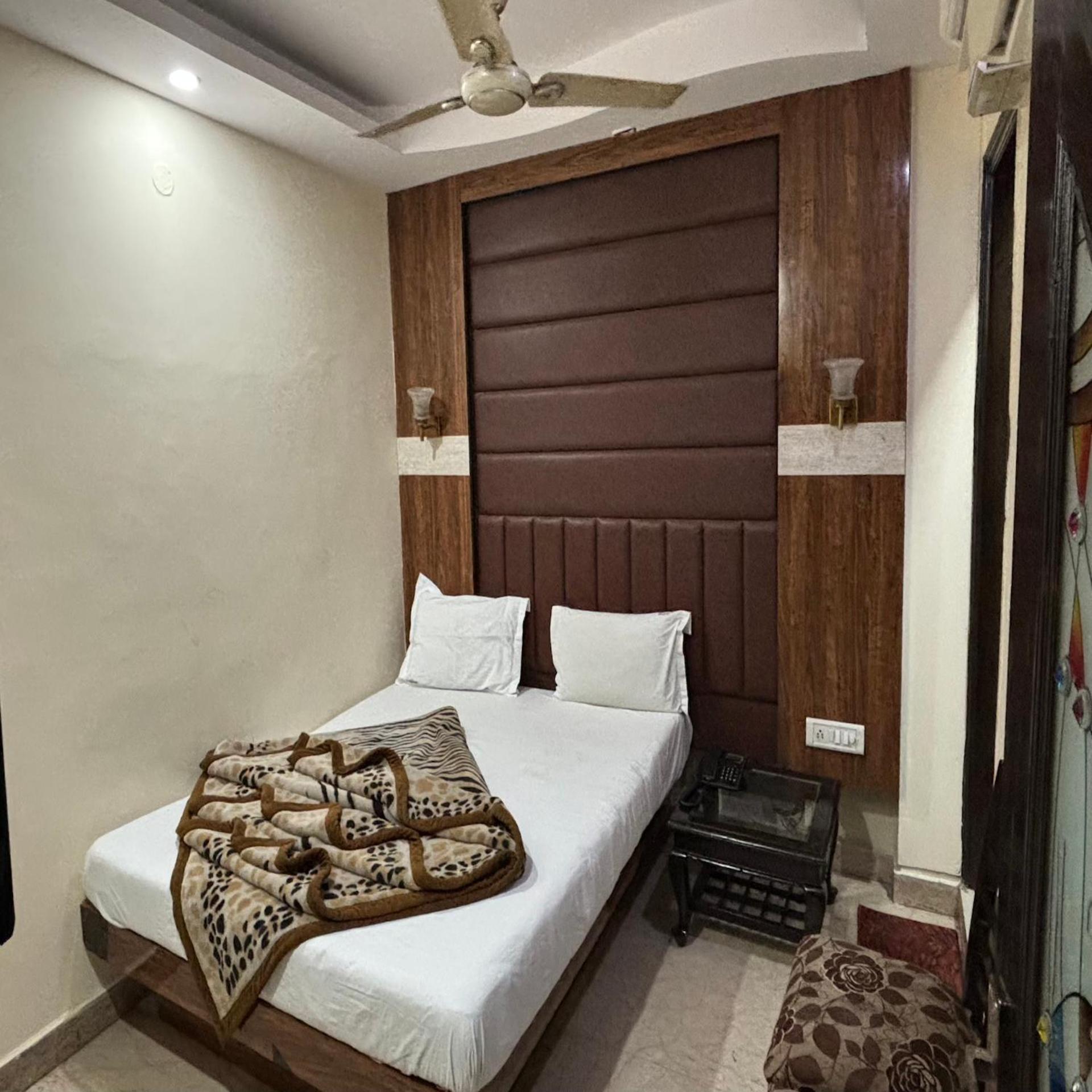 Hotel Pk International Near By New Delhi Station I Couple Friendly Стая снимка